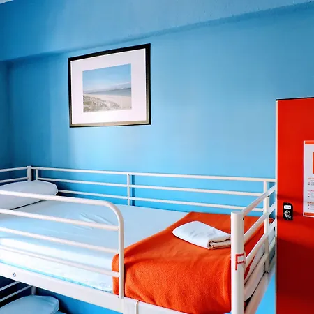 Feetup Backpackers Hostel *