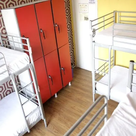 אכסניה Feetup Backpackers ולנסיה