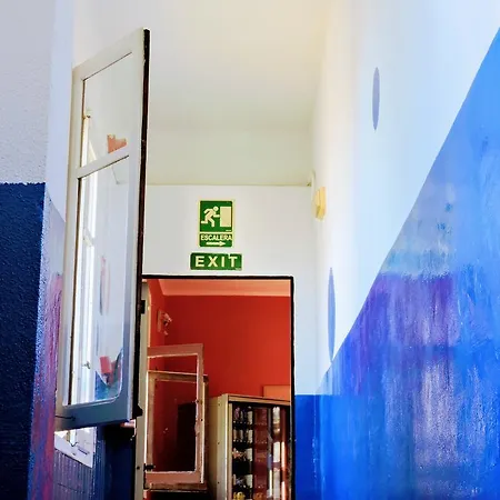 Feetup Backpackers Hostel *