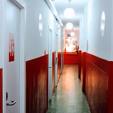 Feetup Backpackers Hostel *