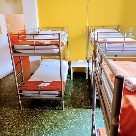 Feetup Backpackers * Valence
