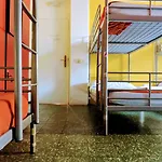 Feetup Backpackers Hostel *