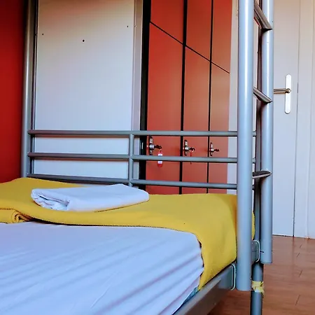 Feetup Backpackers Albergue *